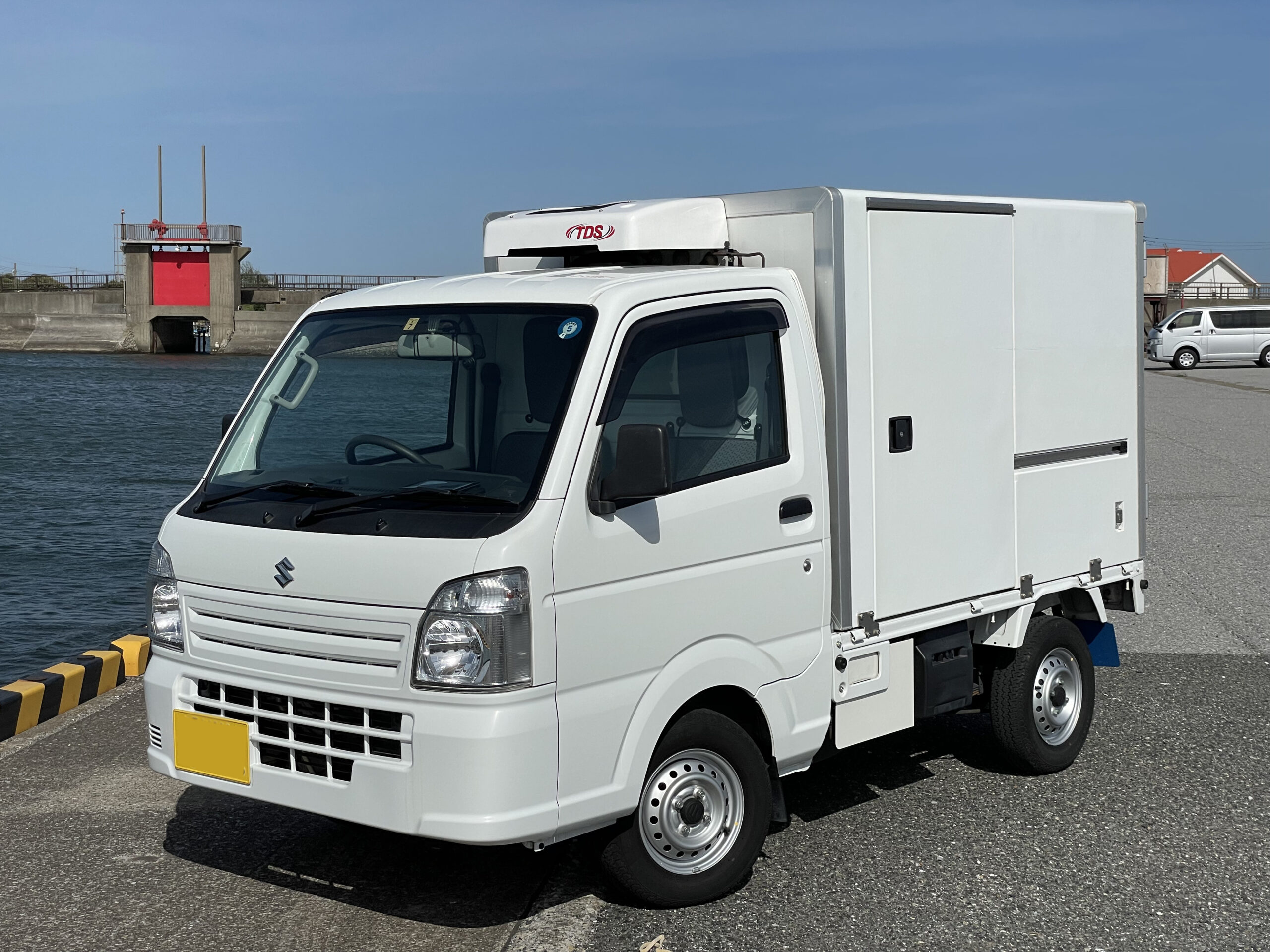 [出品予定]高年式低走行のキャリィトラック冷蔵冷凍車入荷しました